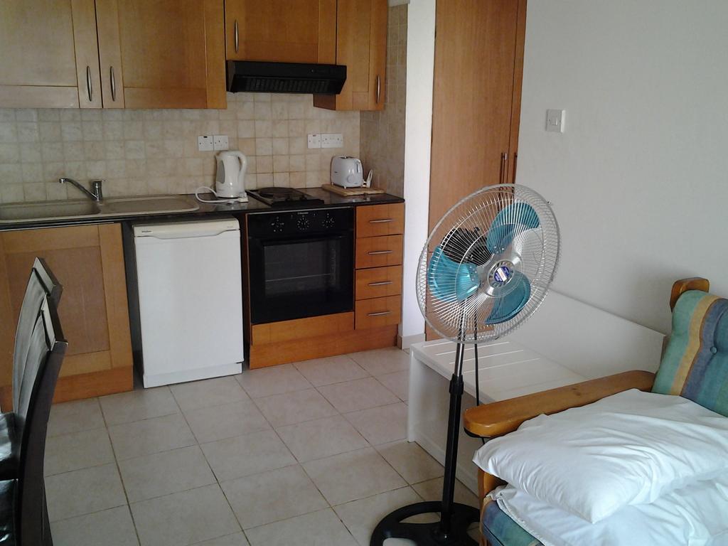 Artemis Karas Holidays Apartment Paralímni Chambre photo