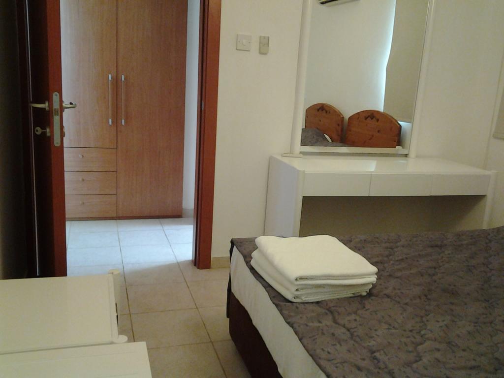 Artemis Karas Holidays Apartment Paralímni Chambre photo