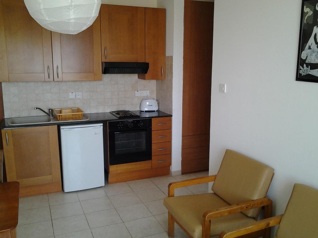 Artemis Karas Holidays Apartment Paralímni Chambre photo