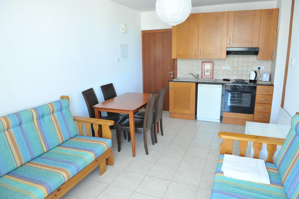 Artemis Karas Holidays Apartment Paralímni Extérieur photo